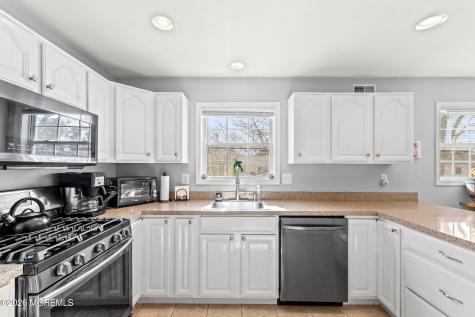 1409 Cable Avenue Beachwood NJ 08722
