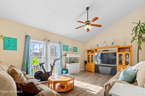 1409 Cable Avenue Beachwood NJ 08722