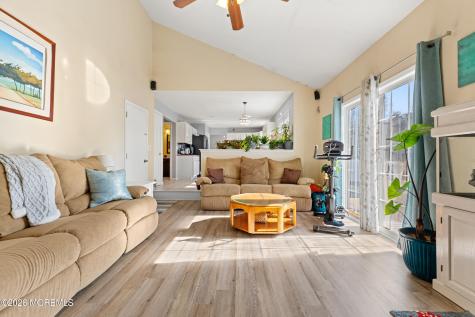 1409 Cable Avenue Beachwood NJ 08722