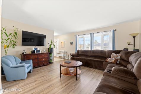 1409 Cable Avenue Beachwood NJ 08722