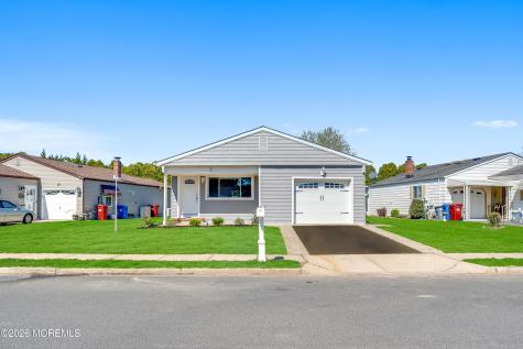 8 La Terraza Drive Toms River NJ 08757