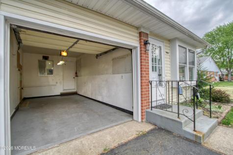 8 Hamilton Lane Whiting NJ 08759