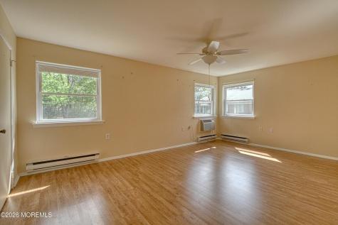 8 Hamilton Lane Whiting NJ 08759