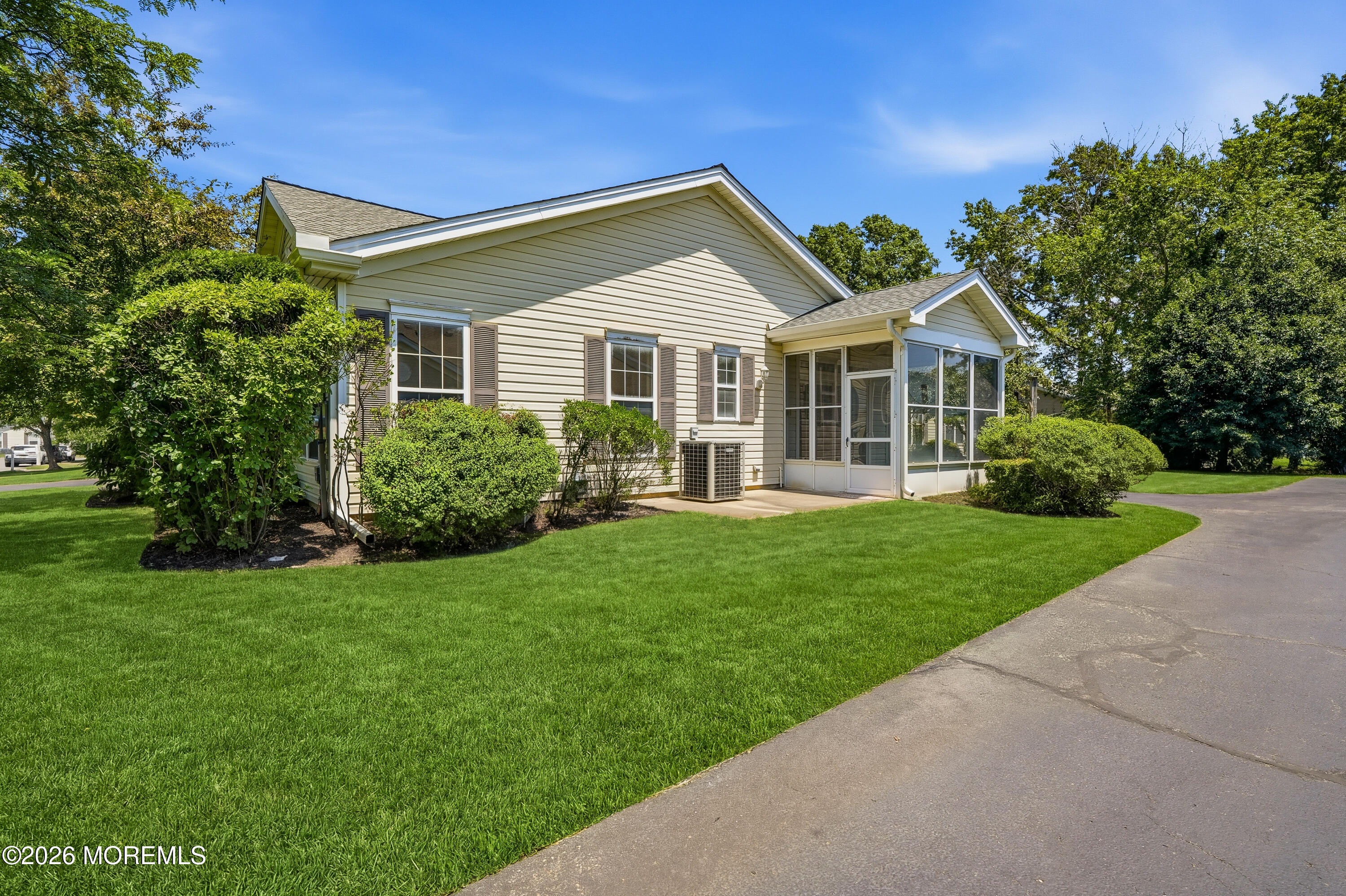83 Jadelawns Drive Lakewood NJ 08701