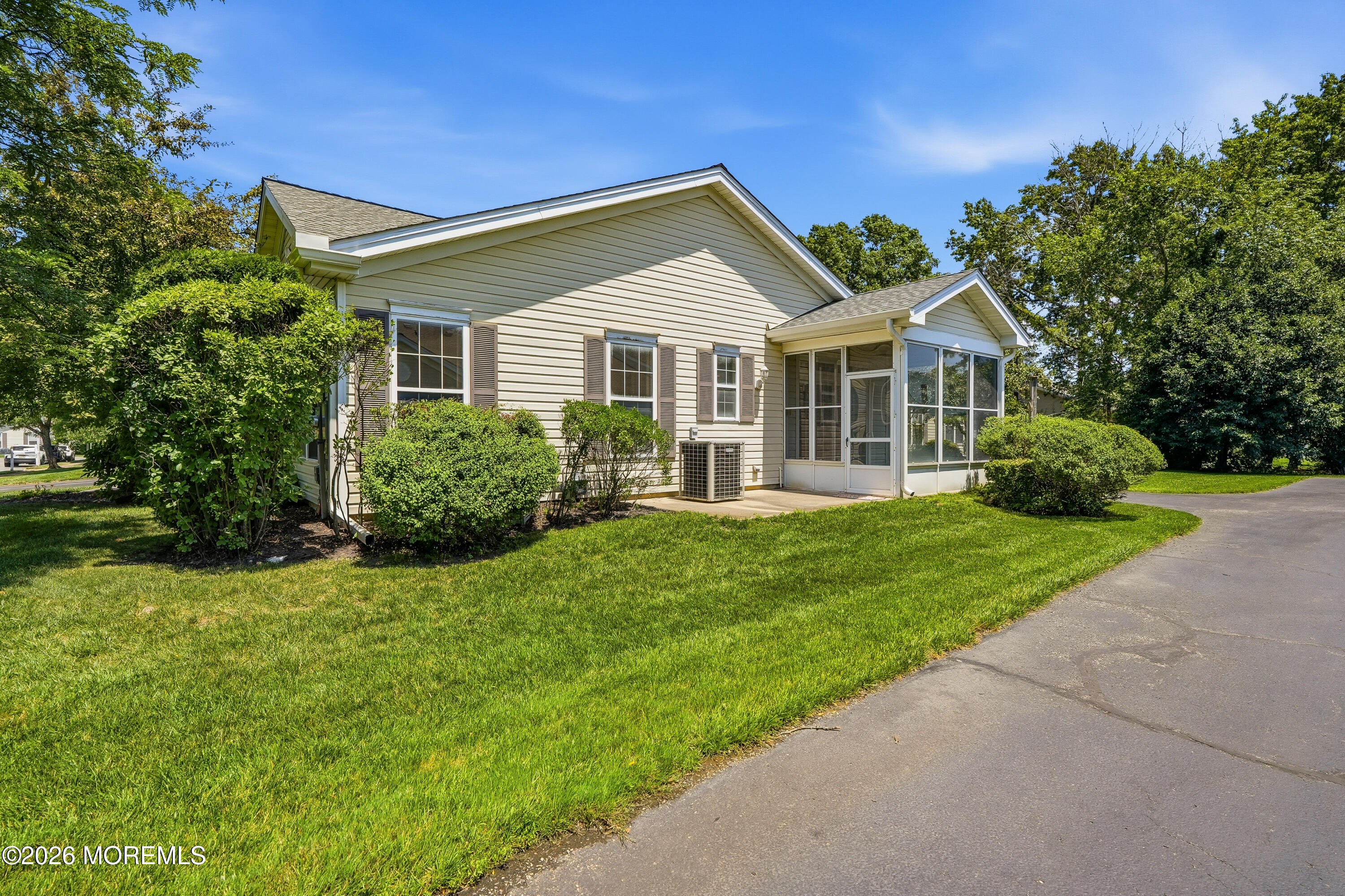 83 Jadelawns Drive Lakewood NJ 08701