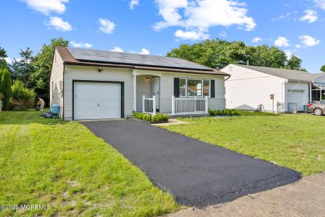 6 Eton Road Toms River NJ 08757