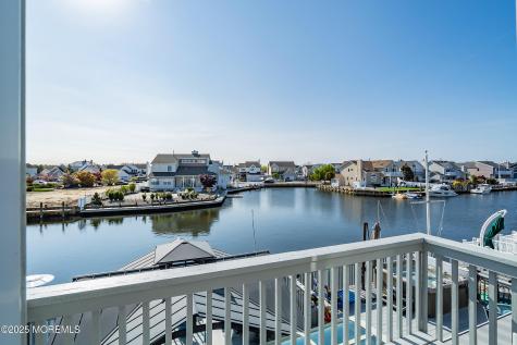 22 Toppinglift Drive Bayville NJ 08721