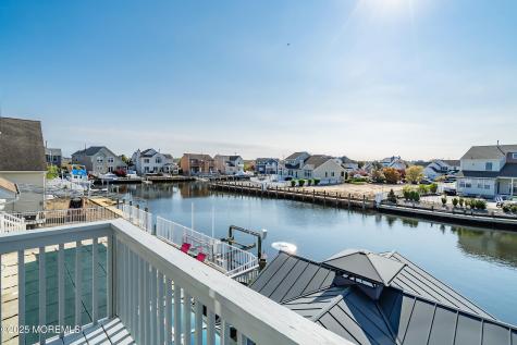 22 Toppinglift Drive Bayville NJ 08721
