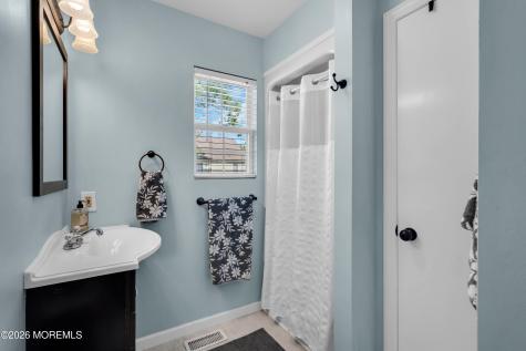 352 Cedar Drive Manahawkin NJ 08050