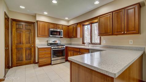 8 Sherman Court Manalapan NJ 07726