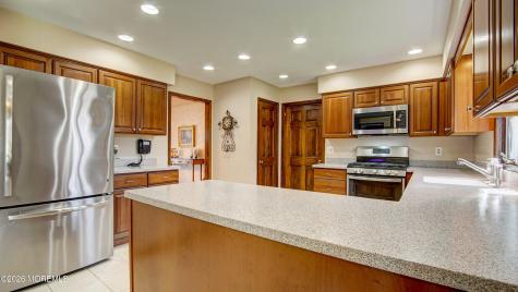 8 Sherman Court Manalapan NJ 07726