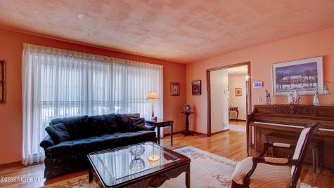 8 Sherman Court Manalapan NJ 07726