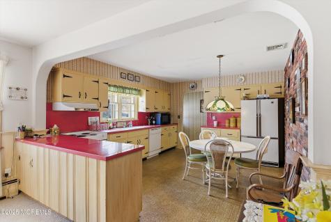 649 Spray Avenue Beachwood NJ 08722