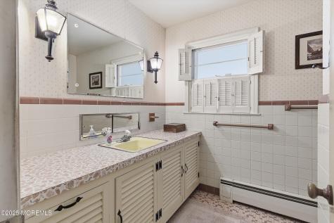 649 Spray Avenue Beachwood NJ 08722