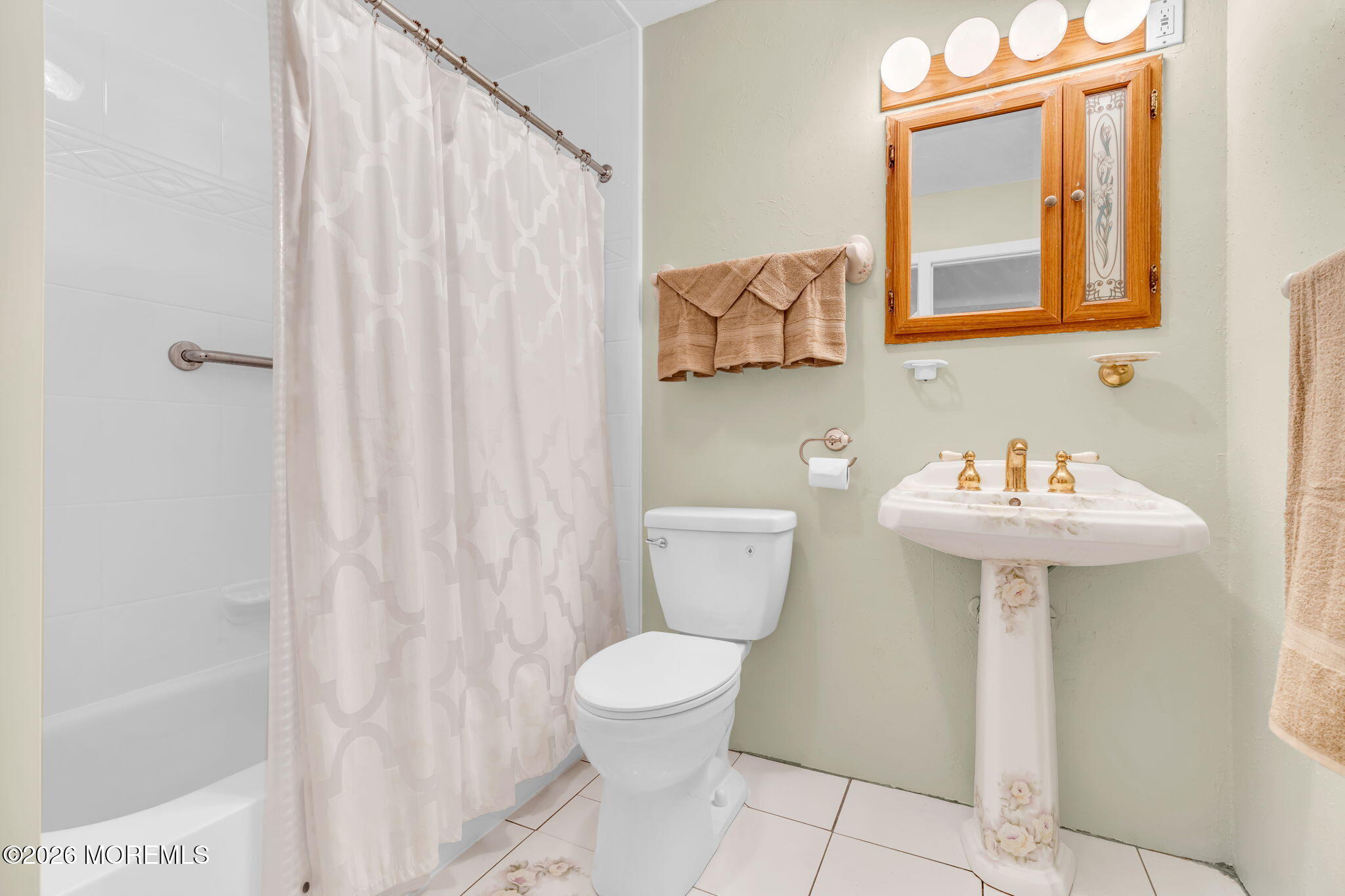 4 Denise Court Somerset NJ 08873