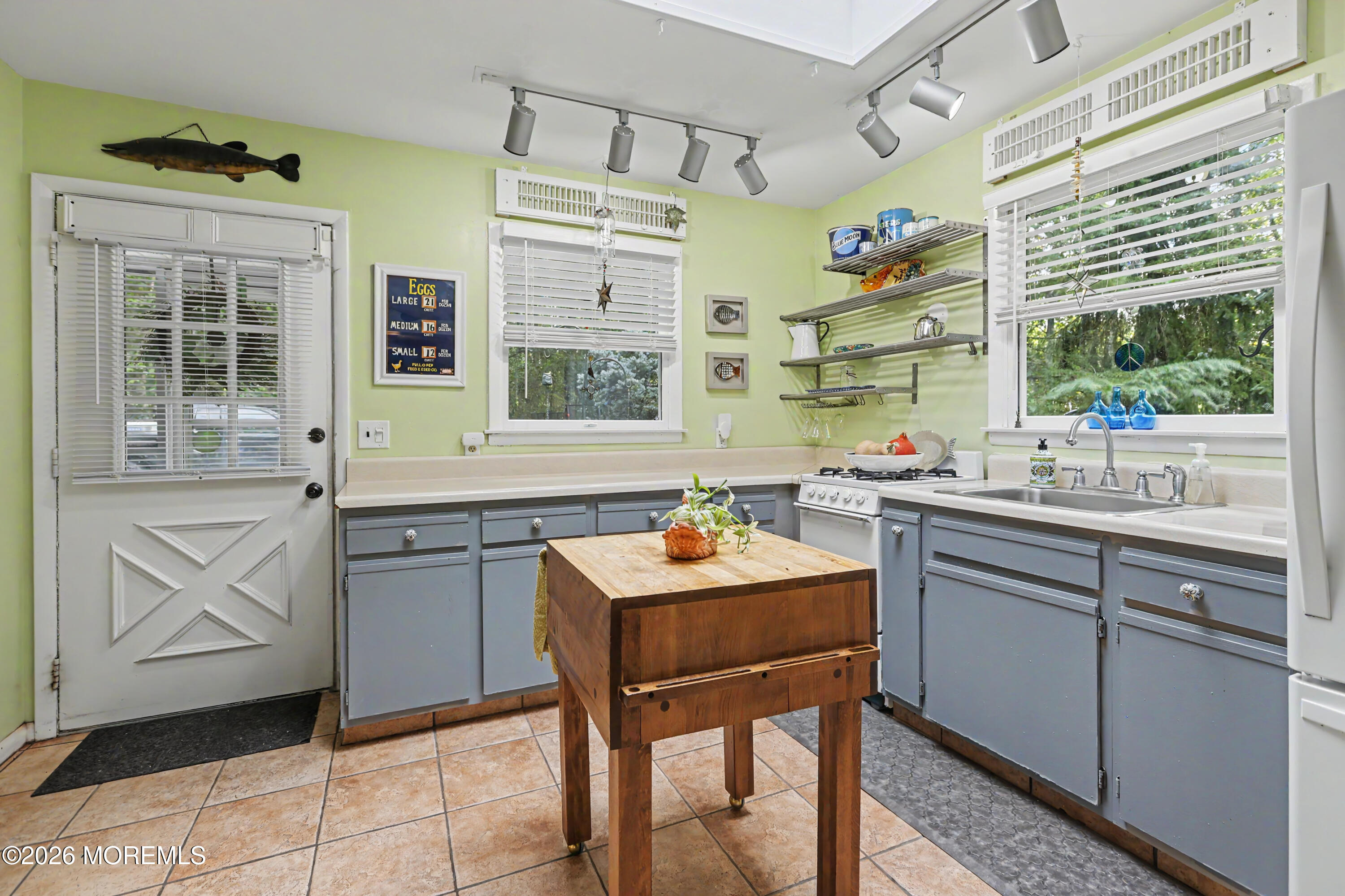 347 E Millstream Road Cream Ridge NJ 08514