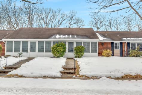 111B Edinburgh Lane Lakewood NJ 08701