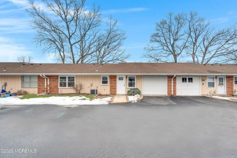111B Edinburgh Lane Lakewood NJ 08701