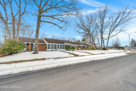 111B Edinburgh Lane Lakewood NJ 08701