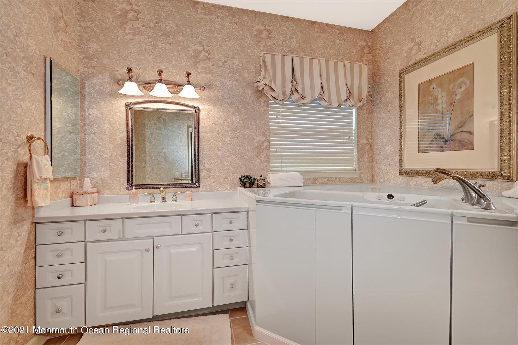41 Portchester Drive Jackson NJ 08527
