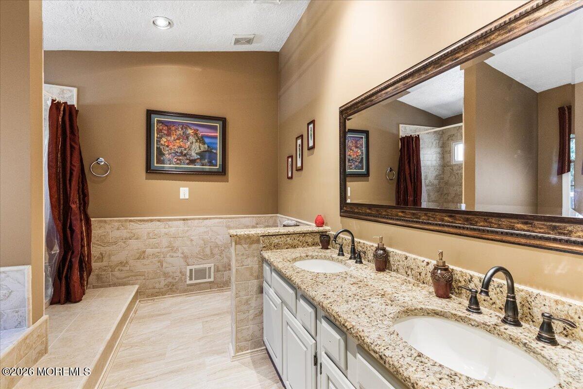 8 Grover Court Jackson NJ 08527