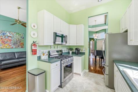 10 Deer Lake Court Barnegat NJ 08005