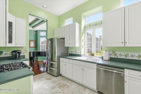 10 Deer Lake Court Barnegat NJ 08005