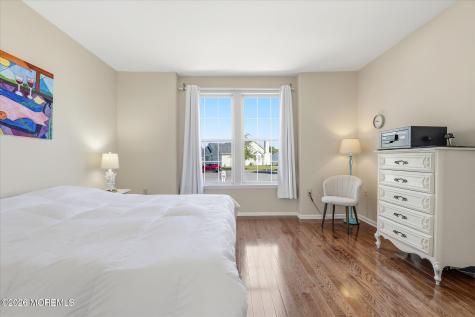 10 Deer Lake Court Barnegat NJ 08005