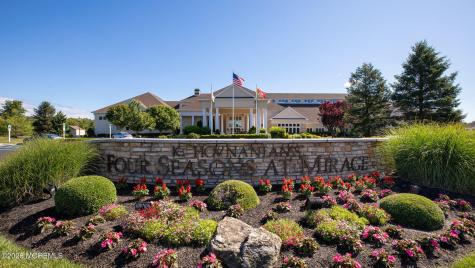 10 Deer Lake Court Barnegat NJ 08005