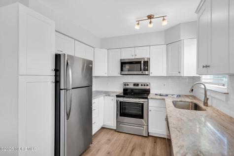 9 Greenwood Lane Whiting NJ 08759