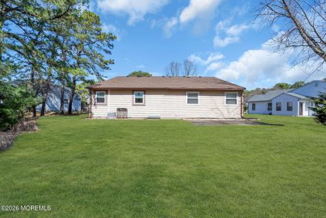 9 Greenwood Lane Whiting NJ 08759