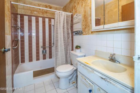 670A New Castle Court Lakewood NJ 08701