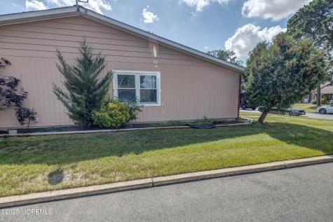 670A New Castle Court Lakewood NJ 08701