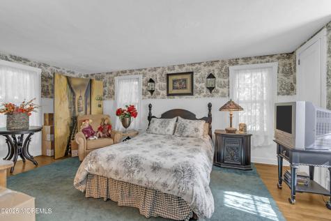 33 Swartzel Drive Middletown NJ 07748