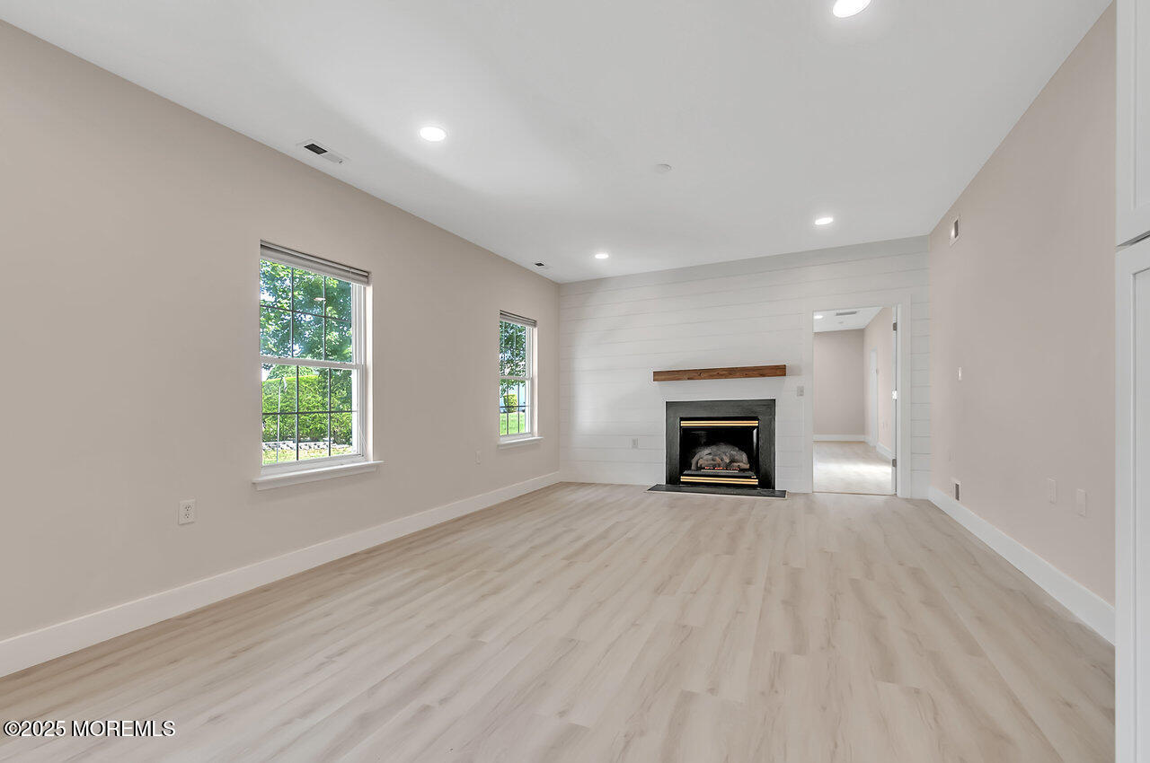 31 Orleans Drive Manchester NJ 08759