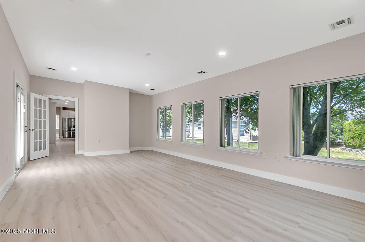 31 Orleans Drive Manchester NJ 08759