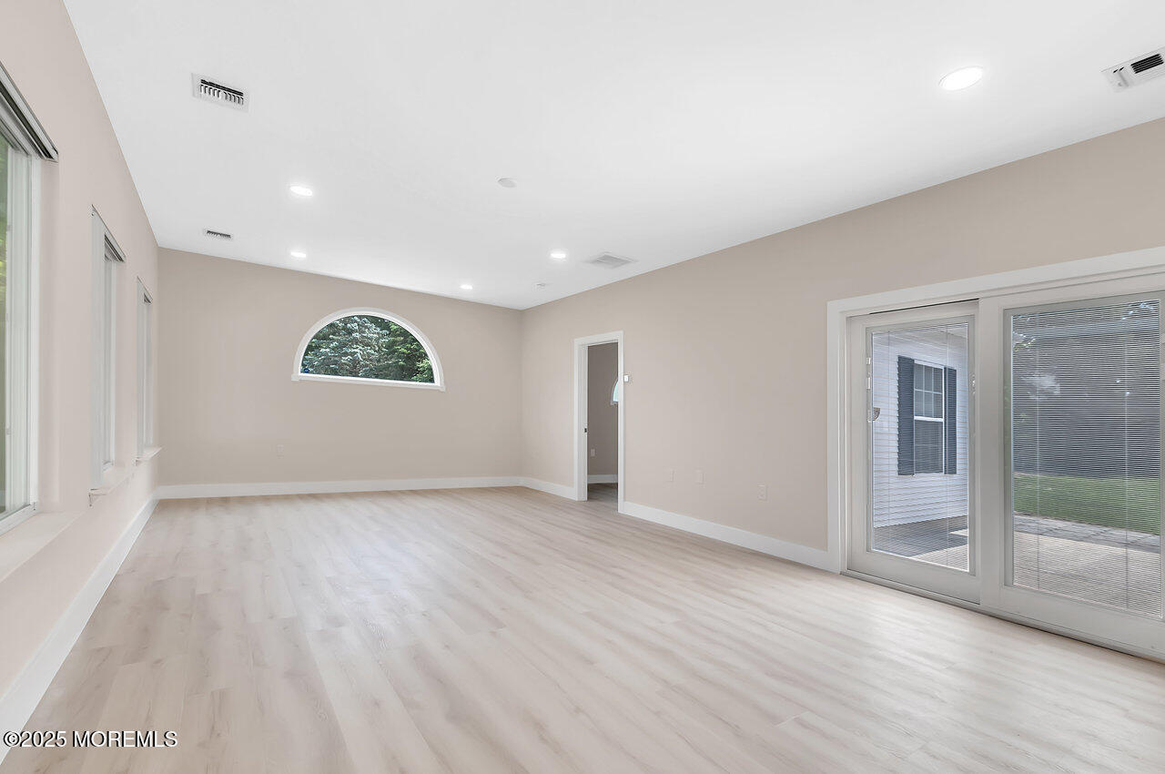 31 Orleans Drive Manchester NJ 08759