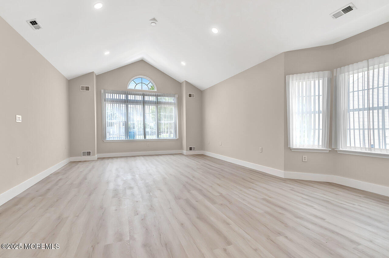 31 Orleans Drive Manchester NJ 08759