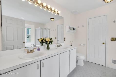 16 Sunningdale Circle Manalapan NJ 07726