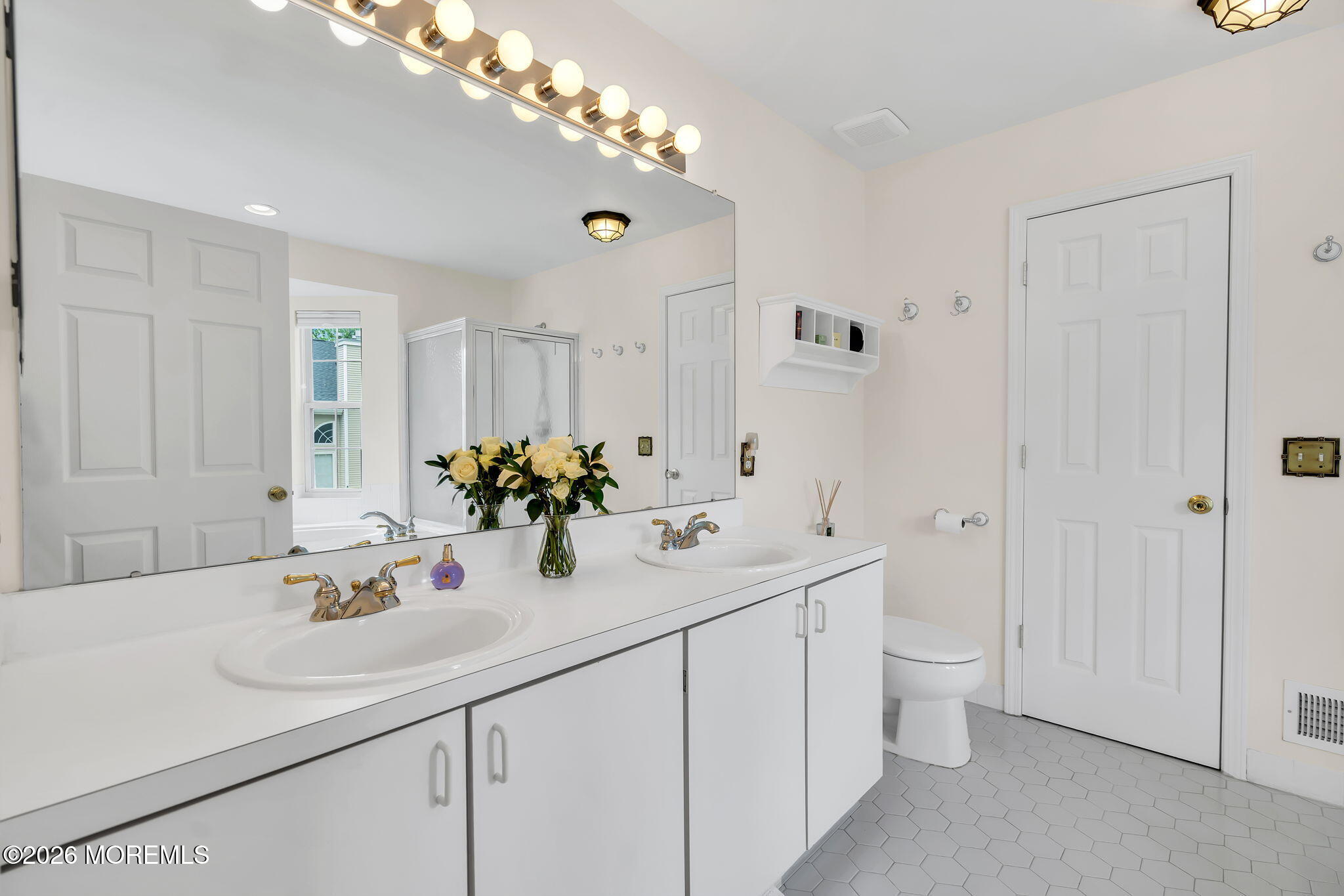 16 Sunningdale Circle Manalapan NJ 07726