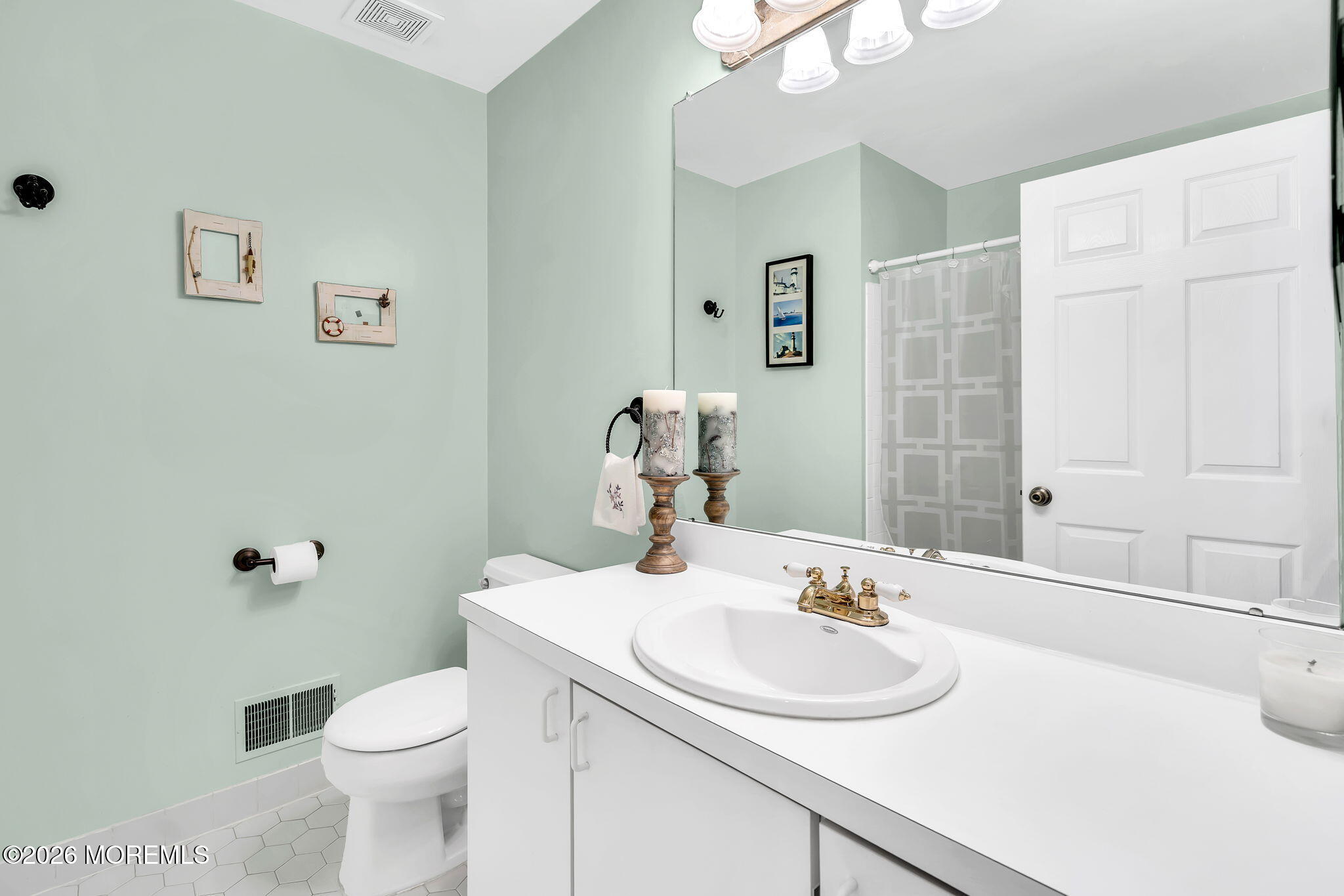 16 Sunningdale Circle Manalapan NJ 07726