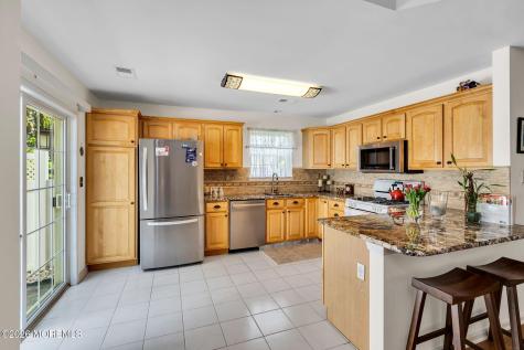 16 Sunningdale Circle Manalapan NJ 07726