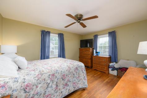 86 Robinson Place Shrewsbury Boro NJ 07702