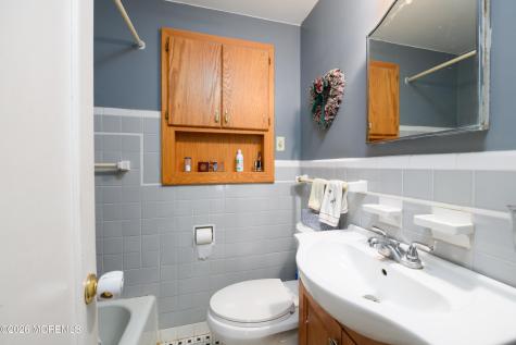 86 Robinson Place Shrewsbury Boro NJ 07702