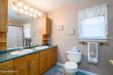 86 Robinson Place Shrewsbury Boro NJ 07702