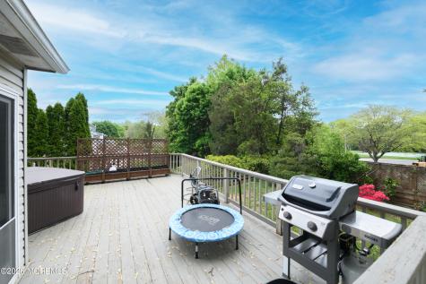 86 Robinson Place Shrewsbury Boro NJ 07702