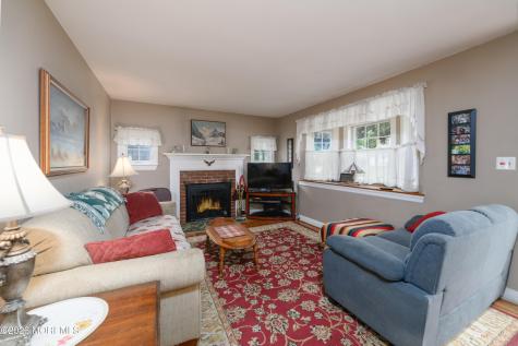 86 Robinson Place Shrewsbury Boro NJ 07702