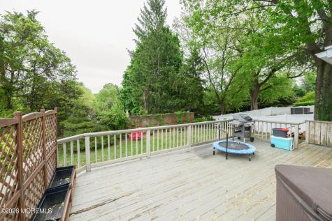 86 Robinson Place Shrewsbury Boro NJ 07702