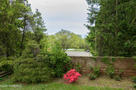 86 Robinson Place Shrewsbury Boro NJ 07702