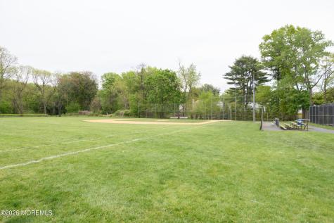 86 Robinson Place Shrewsbury Boro NJ 07702